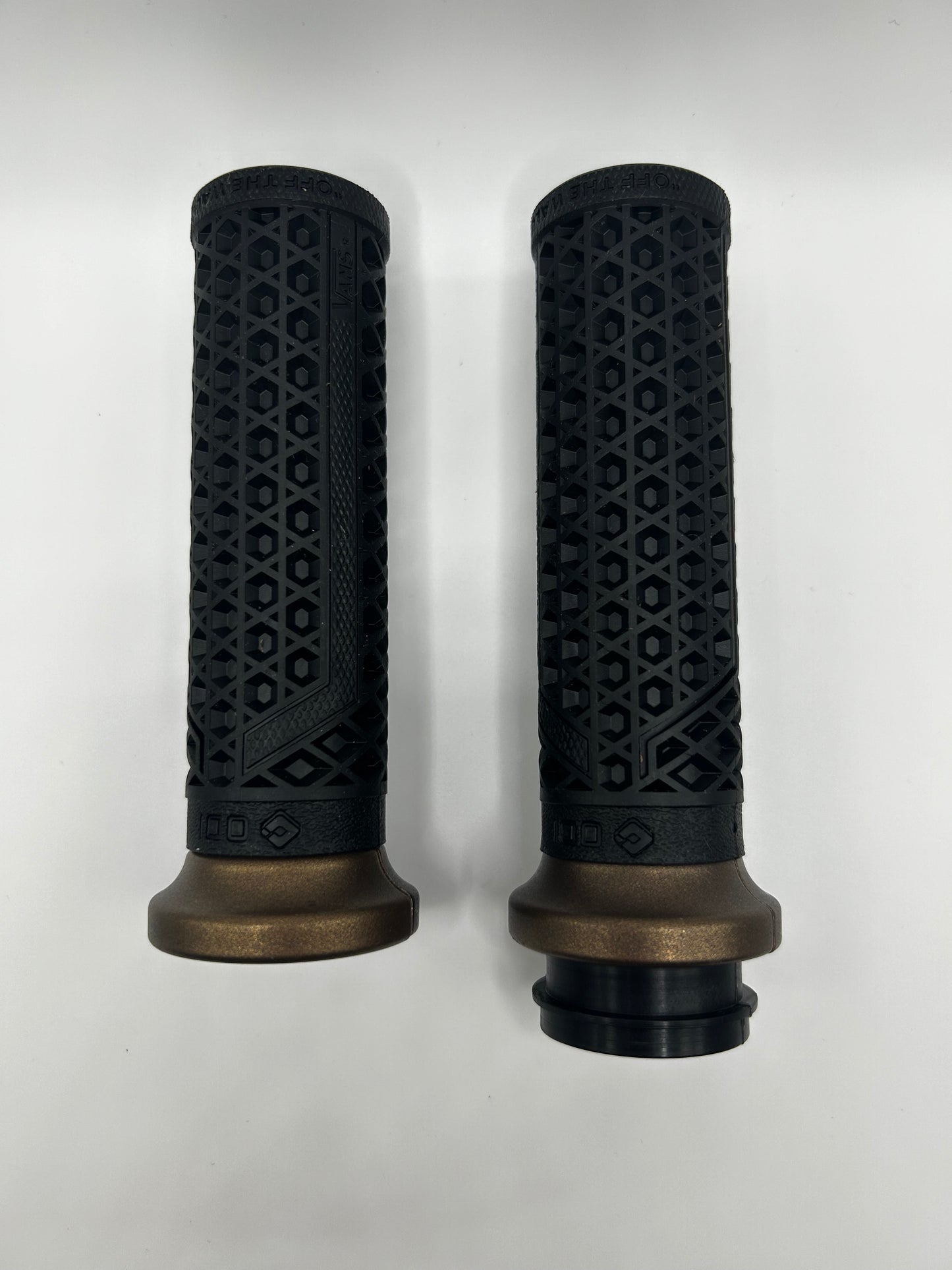 VANS V-TWIN LOCK-ON™ GRIP SET