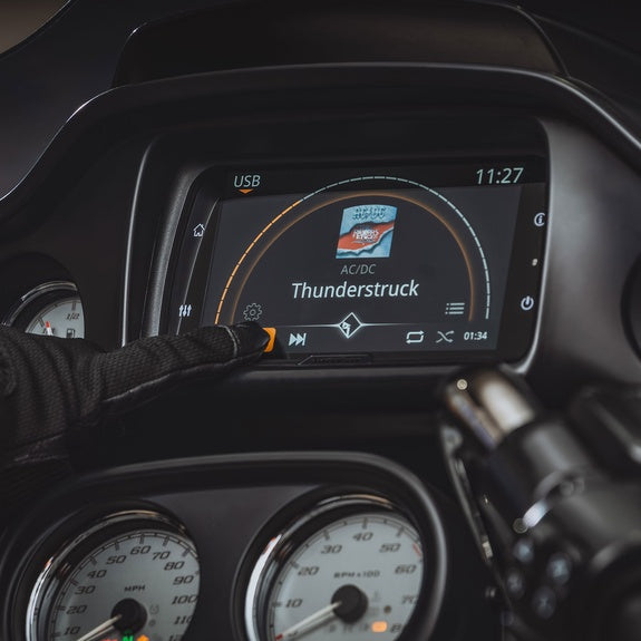 Rockford Fosgate Stage-5 Speaker & Amp Kit for 2014+ Harley-Davidson Street Glide & Road Glide (Gen-3) } + Radio