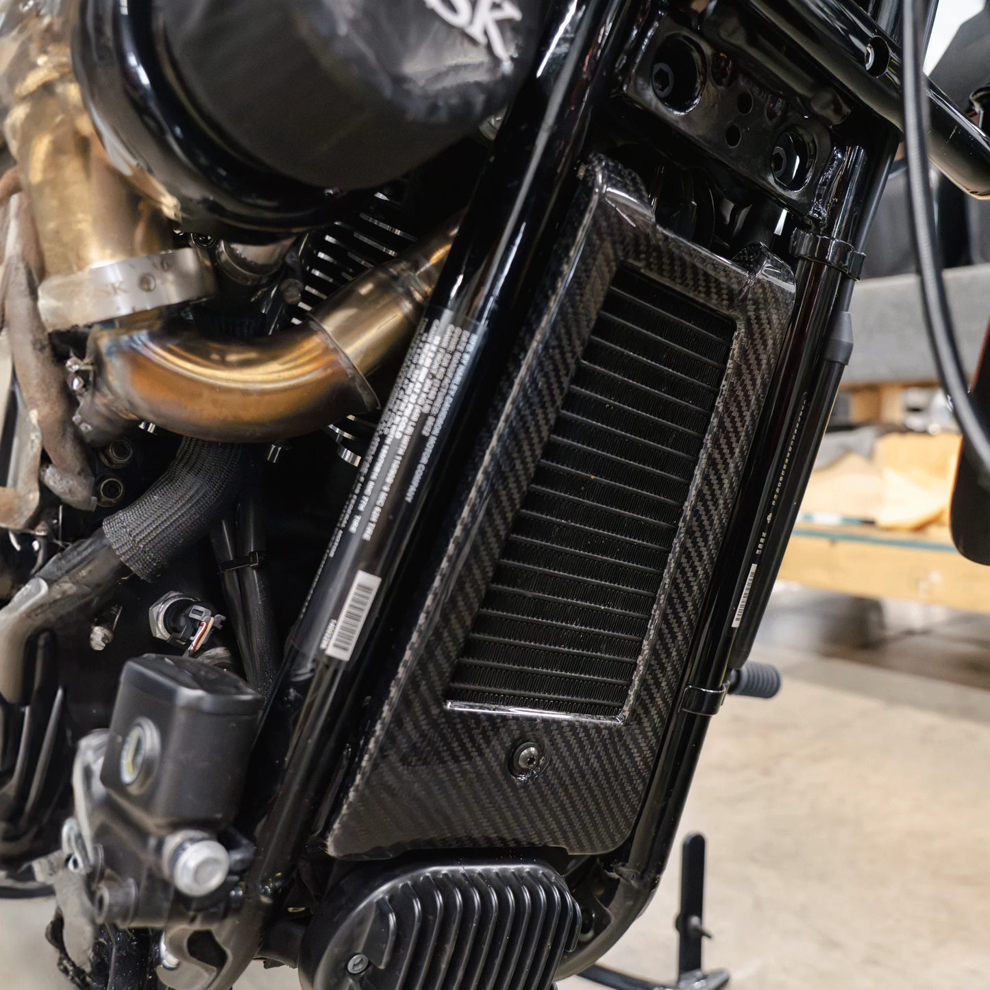 HOFMANN DESIGNS - CARBON FIBER OIL COOLER COVER M8 SOFTAIL - HDCF6102