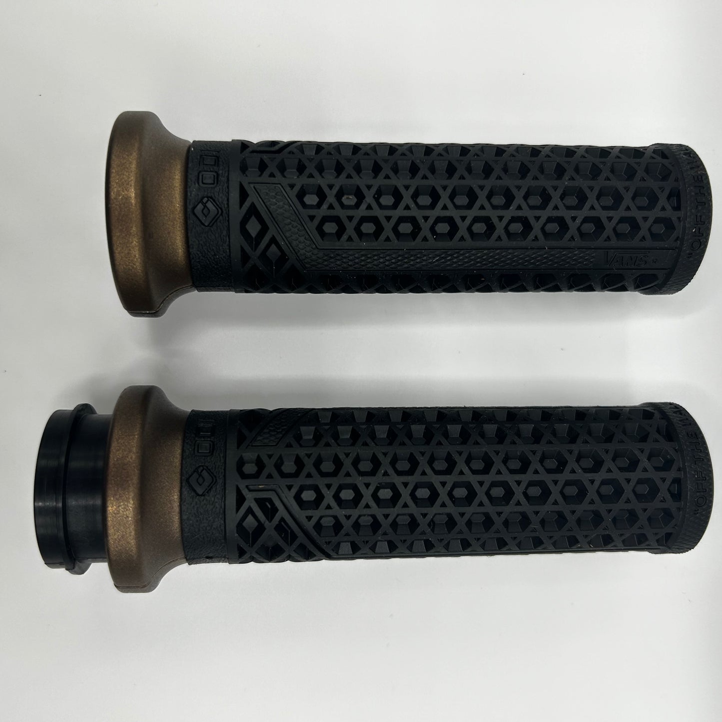 VANS V-TWIN LOCK-ON™ GRIP SET