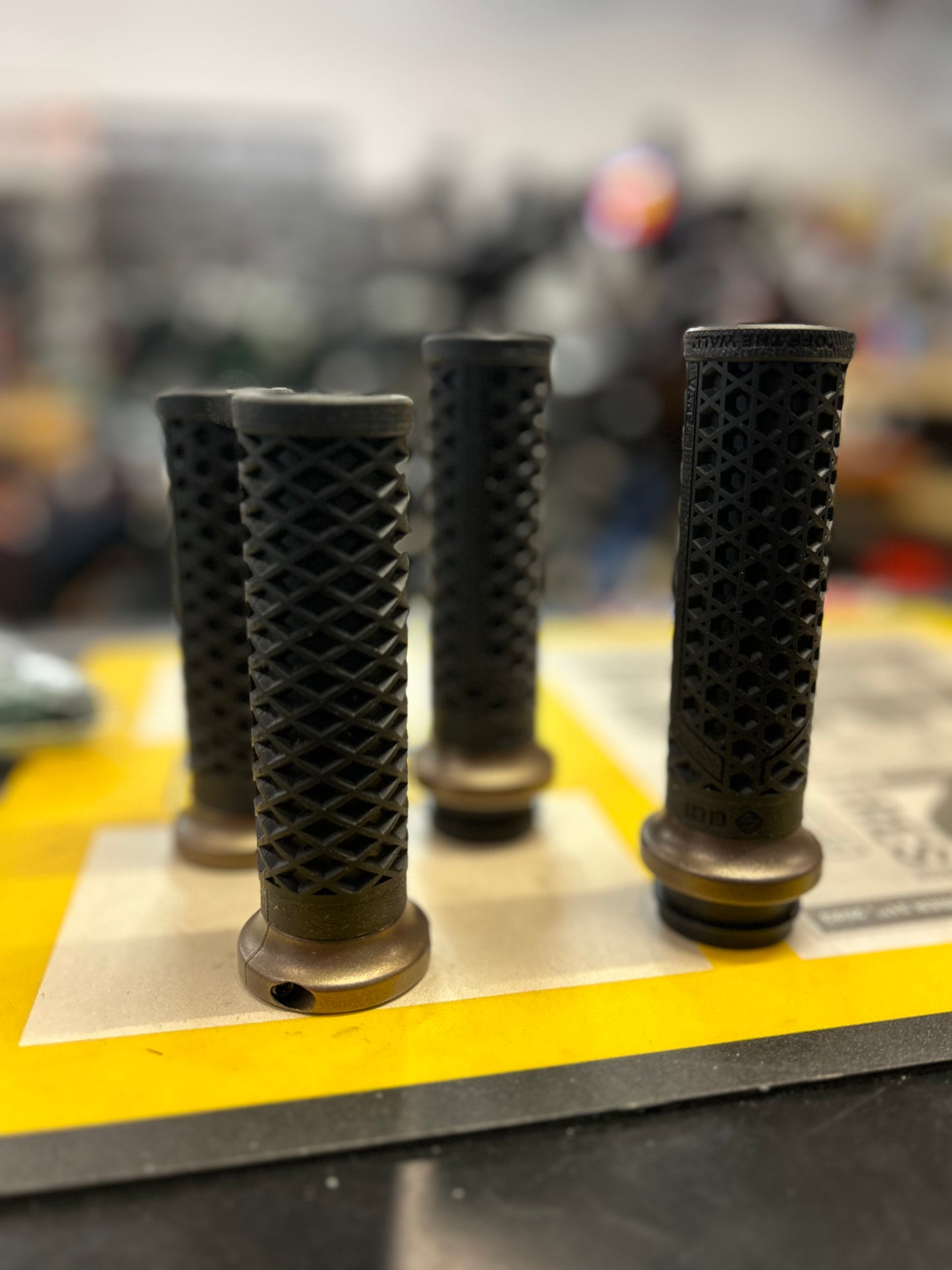 VANS V-TWIN LOCK-ON™ GRIP SET