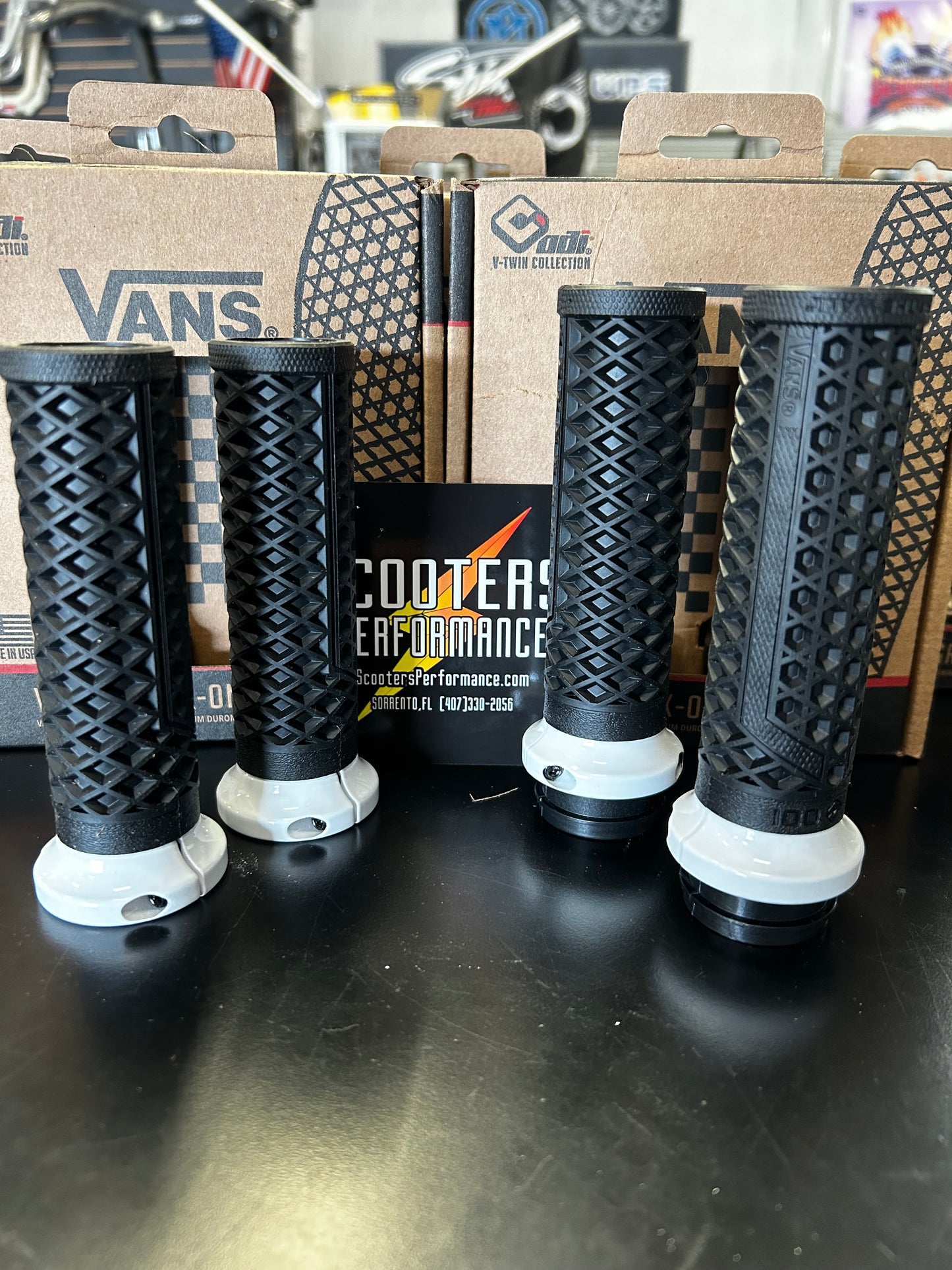 VANS V-TWIN LOCK-ON™ GRIP SET