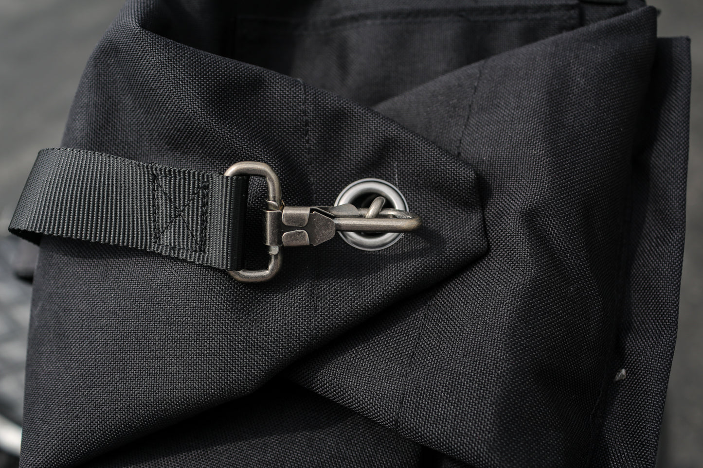 Sissy Bar Bag Dark Oak