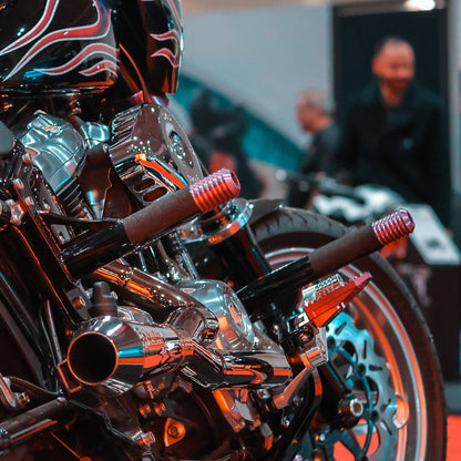 OG HoneyComp V3 Mini Foot Pegs installed on a 2021 Softail Standard FXST
